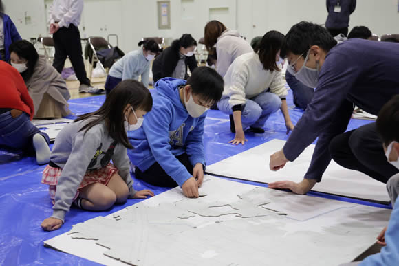 段ボールジオラマ製作の様子